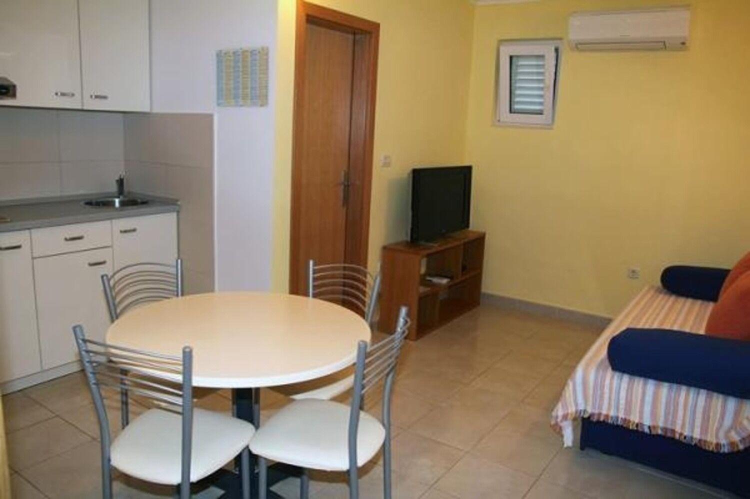 Apartments Sini-with parking Makarska Bagian luar foto