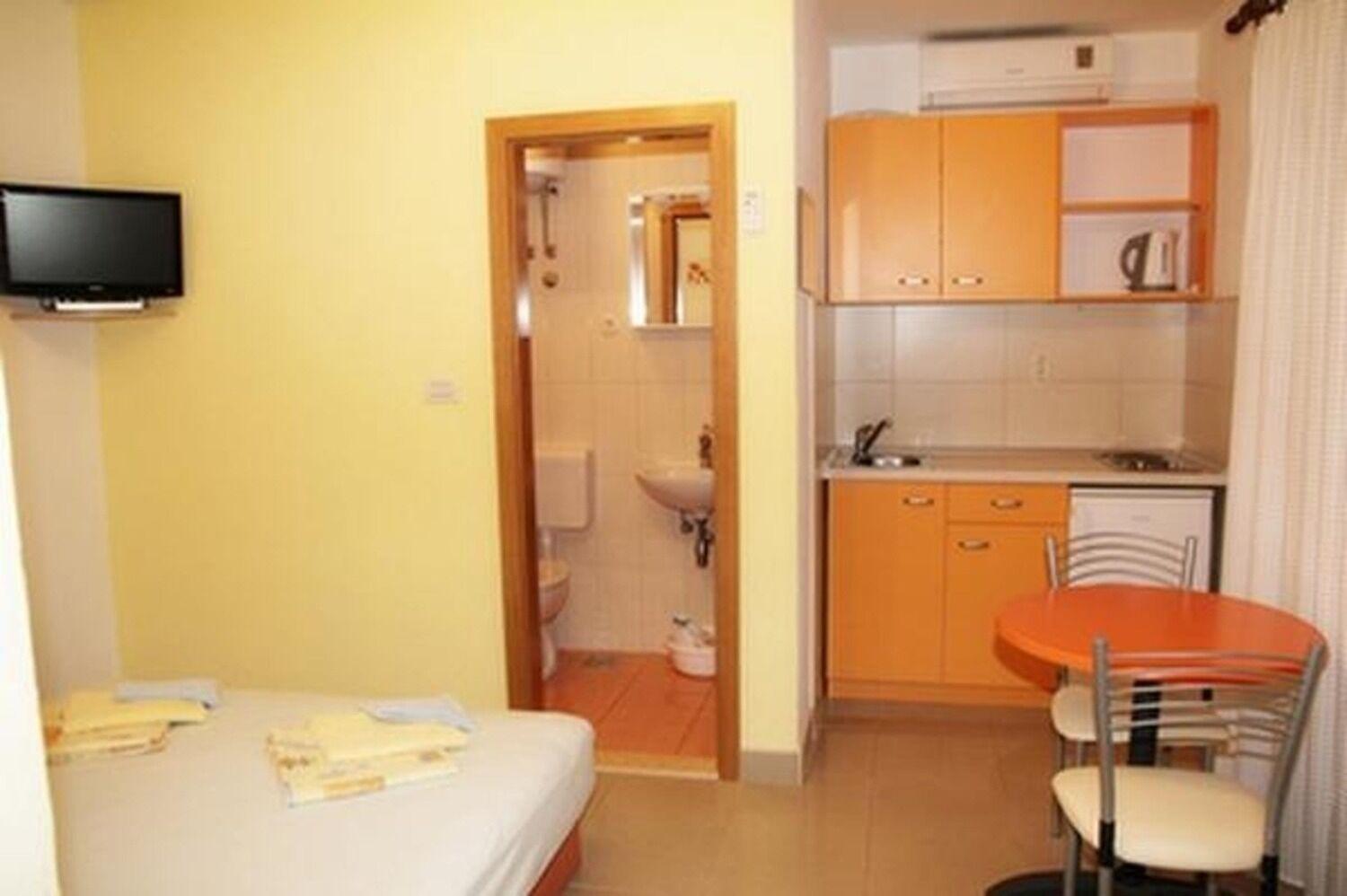Apartments Sini-with parking Makarska Bagian luar foto