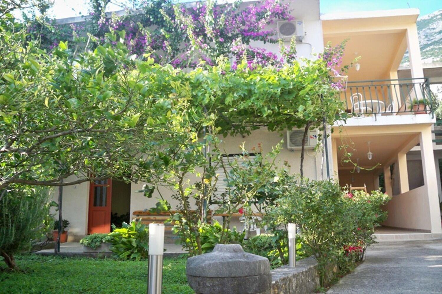 Apartments Sini-with parking Makarska Bagian luar foto