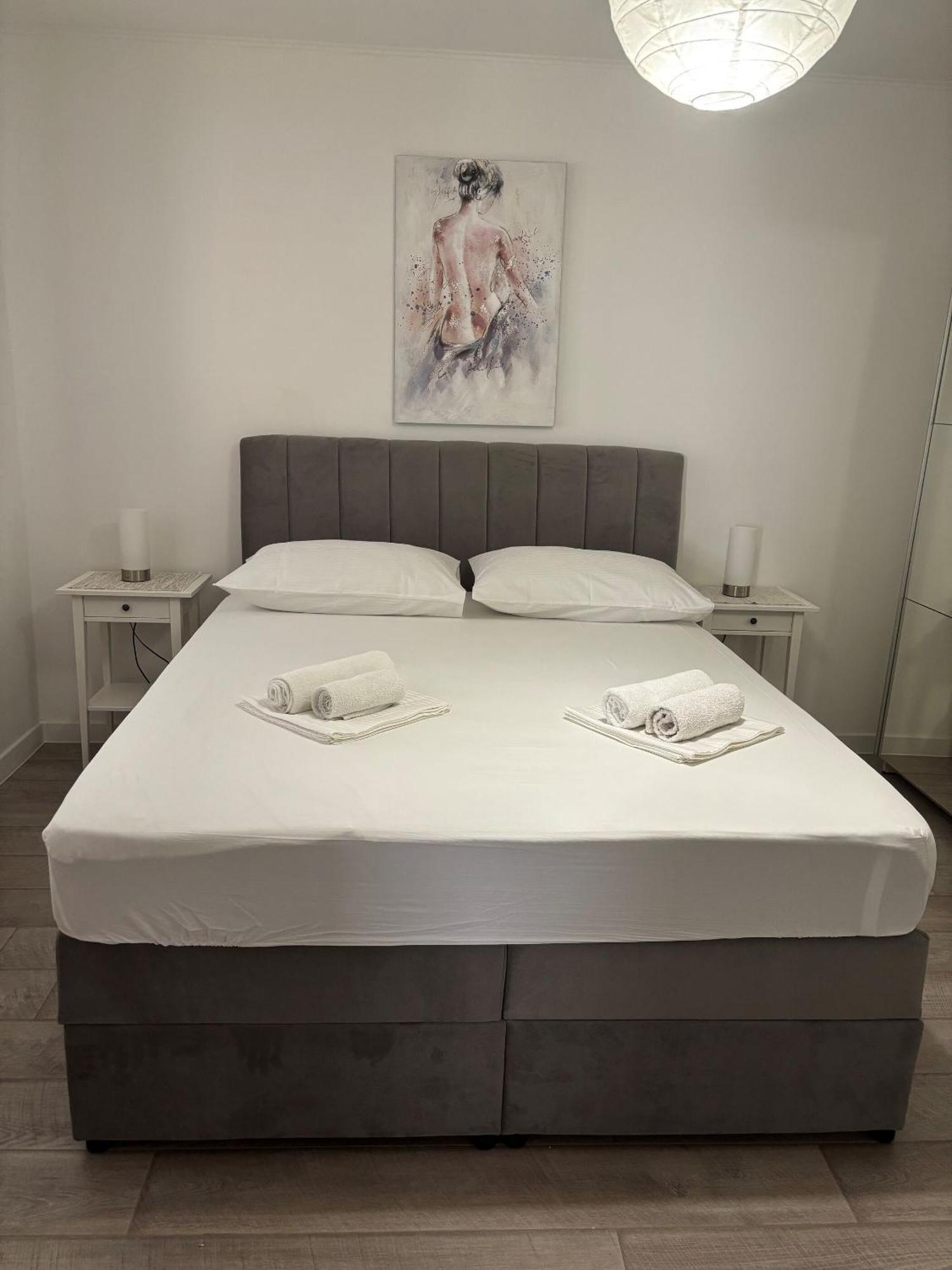 Apartments Sini-with parking Makarska Bagian luar foto